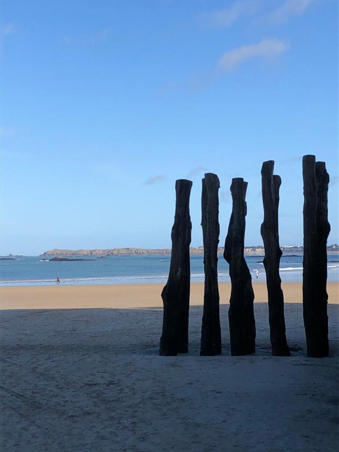 Le Cezembre, Au Pied De La Plage Saint-Malo Exteriör bild