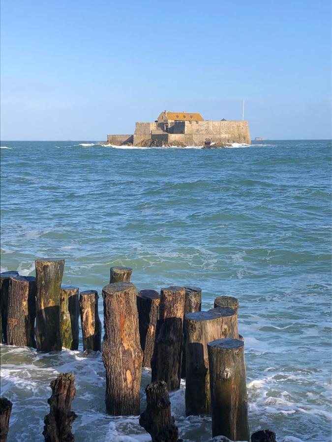Le Cezembre, Au Pied De La Plage Saint-Malo Exteriör bild