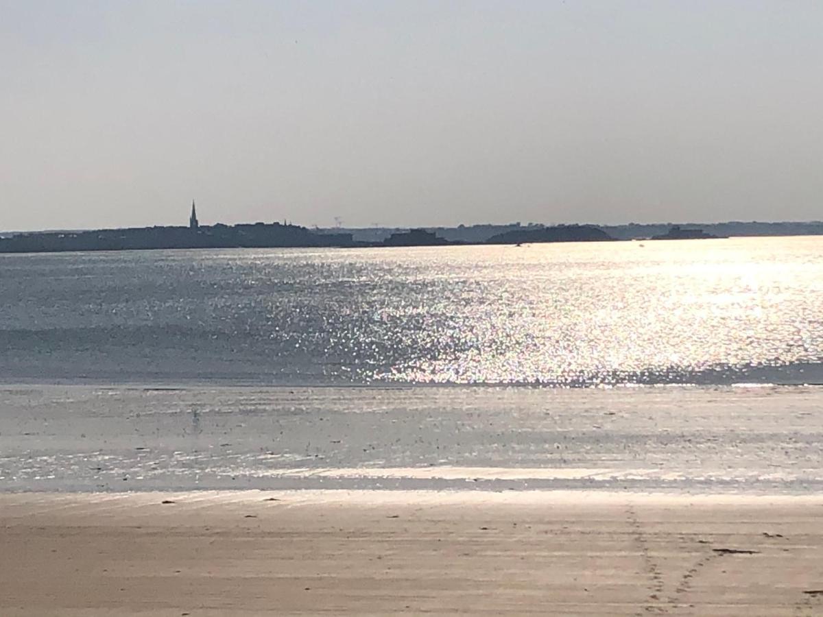 Le Cezembre, Au Pied De La Plage Saint-Malo Exteriör bild